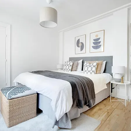 Sanders Central - Petite One-bedroom In The Middle Of It All