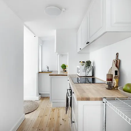 Sanders Central - Petite One-bedroom In The Middle Of It All