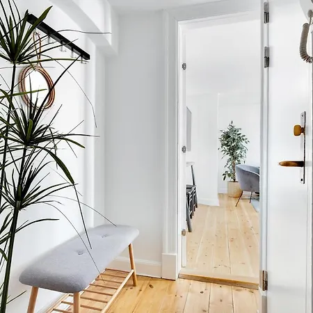 Sanders Central - Petite One-bedroom In The Middle Of It All Appartement