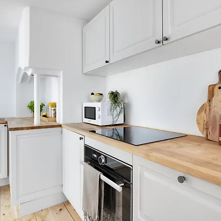 Апартаменты Sanders Central - Petite One-bedroom In The Middle Of It All